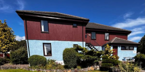 Snowgoose Apartments & Bunkhouse
